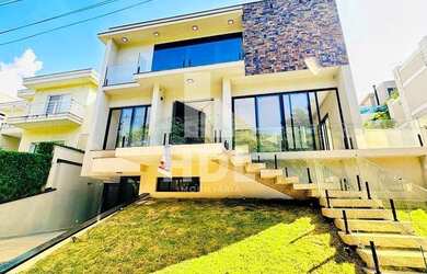 Imagem: A casa em condomínio possui 4 Dormitórios, 5 Banheiros, 4