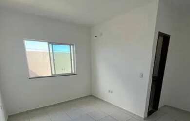 Imagem: A casa possui 2 Dormitórios, 2 Banheiros, 2 Vagas na garagem