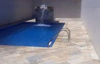 Imagem: A casa possui 2 Dormitórios, 2 Vagas na garagem e está localizado