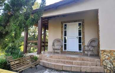 Imagem: A casa possui 5 Dormitórios, 5 Banheiros, 5 Vagas na garagem