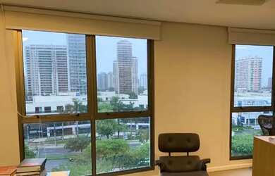 Imagem: O depósito possui 5 Vagas na garagem, 700m² de Área e está