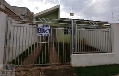 Imagem: A casa possui 3 Dormitórios, 1 Banheiro, 1 Vaga na garagem