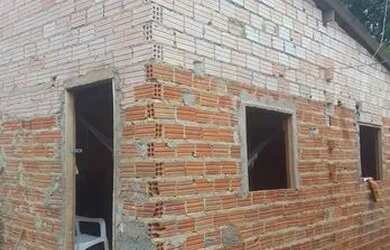 Imagem: A casa possui 2 Dormitórios e 1 Banheiro e está localizado