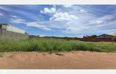 Imagem: O terreno possui Imóvel novo e está localizado em Guanambi