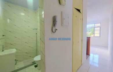 Imagem: A kitnet possui 1 Dormitório, 1 Banheiro, 1 Vaga na garagem