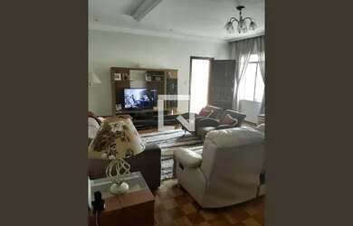 Imagem: A casa possui 3 Dormitórios, 3 Banheiros, 5 Vagas na garagem