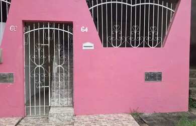 Imagem: A casa possui 2 Dormitórios, 1 Banheiro, 1 Vaga na garagem