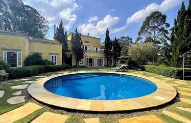 Imagem: A casa em condomínio possui 5 Dormitórios, 5 Banheiros, 5