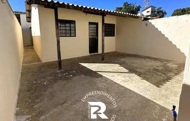 Imagem: A casa possui 2 Dormitórios, 1 Banheiro, 115m² de Área e