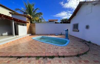 Imagem: A casa possui 2 Dormitórios, 2 Banheiros, 2 Vagas na garagem