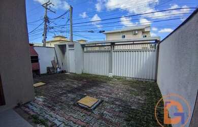 Imagem: A casa possui 4 Dormitórios, 4 Banheiros, 2 Vagas na garagem