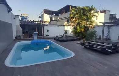 Imagem: A casa possui 4 Dormitórios, 5 Banheiros e 300m² de Área