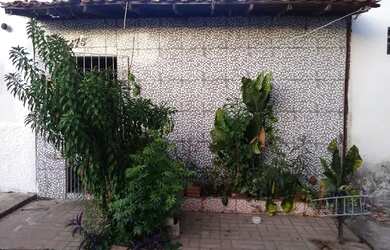 Imagem: A casa possui 3 Dormitórios, 1 Banheiro e está localizado