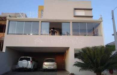 Imagem: A casa em condomínio possui 4 Dormitórios, 3 Banheiros, 4