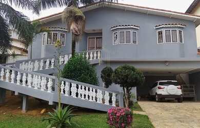 Imagem: A casa possui 3 Dormitórios, 4 Banheiros, 4 Vagas na garagem