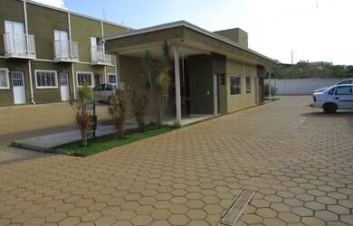 Imagem: A casa possui 2 Dormitórios, 2 Banheiros, 1 Vaga na garagem