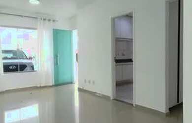 Imagem: A casa em condomínio possui 3 Dormitórios, 2 Banheiros, 1