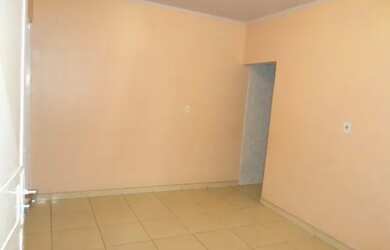 Imagem: A casa possui 1 Dormitório, 1 Banheiro e está localizado