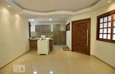 Imagem: A casa possui 3 Dormitórios, 2 Banheiros, 2 Vagas na garagem