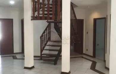 Imagem: A casa possui 4 Dormitórios, 5 Banheiros, 5 Vagas na garagem