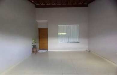 Imagem: A casa à venda possui 3 Dormitórios, 2 Banheiros, 2 Vagas