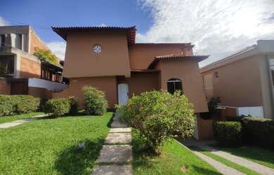 Imagem: A casa possui 5 Dormitórios, 5 Banheiros, 4 Vagas na garagem