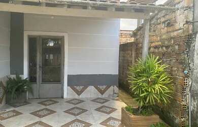 Imagem: A casa possui 2 Dormitórios, 1 Banheiro, 3 Vagas na garagem