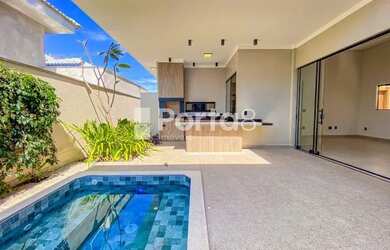 Imagem: A casa em condomínio possui 3 Dormitórios, 4 Banheiros, 4