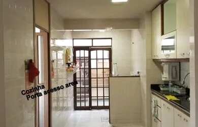 Imagem: A casa possui 4 Dormitórios, 3 Banheiros, 3 Vagas na garagem