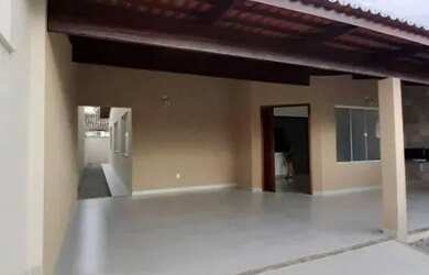 Imagem: A casa possui 3 Dormitórios, 2 Banheiros, 1 Vaga na garagem