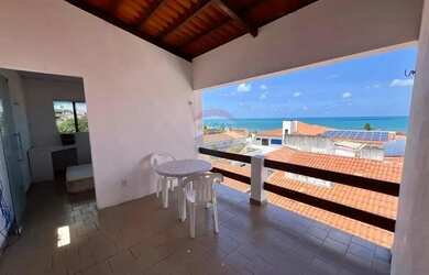 Imagem: A casa possui 4 Dormitórios, 3 Banheiros, 2 Vagas na garagem