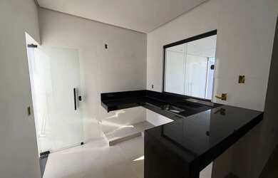 Imagem 9: Casa para Venda em Montes Claros, Interlagos, 3 dormitórios, 1 suíte, 2 banheiros, 2 vagas