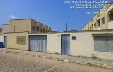 Imagem: A casa possui 2 Dormitórios, 1 Banheiro, 1 Vaga na garagem