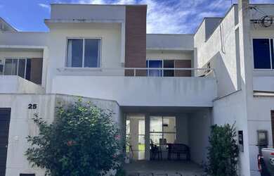 Imagem: A casa em condomínio possui 3 Dormitórios, 3 Banheiros, 1