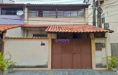 Imagem: A casa possui 2 Dormitórios, 2 Banheiros, 2 Vagas na garagem