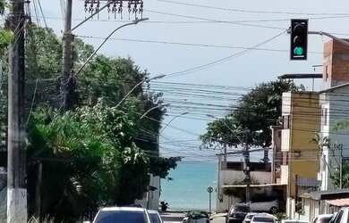 Imagem: A casa possui 3 Dormitórios, Acomodam 10 pessoas, 2 Vagas na