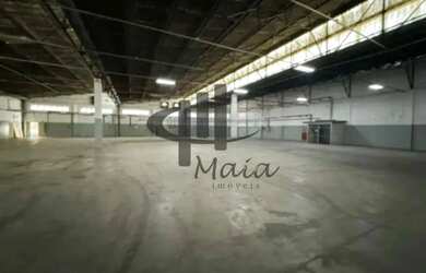 Imagem: O depósito possui 5 Vagas na garagem, 1.736m² de Área e