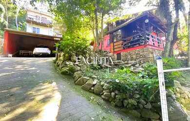 Imagem: A casa possui 3 Dormitórios, 3 Banheiros, 3 Vagas na garagem