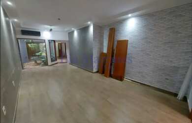 Imagem: A casa possui 4 Dormitórios, 5 Banheiros, 4 Vagas na garagem