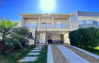 Imagem: A casa em condomínio possui 4 Dormitórios, 2 Banheiros, 4