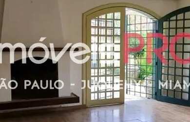 Imagem: A casa possui 4 Dormitórios, 5 Banheiros, 3 Vagas na garagem