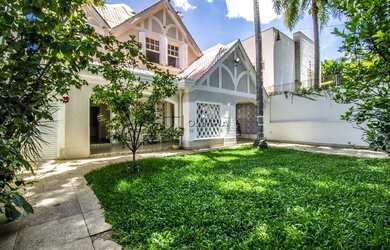 Imagem: A casa para alugar possui 5 Dormitórios, 4 Banheiros, 3 Vagas