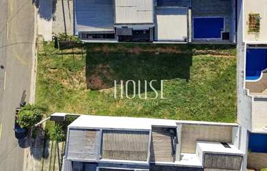 Imagem: O terreno possui 250m² de Área e está localizado em Zona