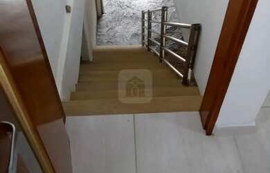 Imagem: A casa possui 3 Dormitórios, 2 Banheiros, 4 Vagas na garagem