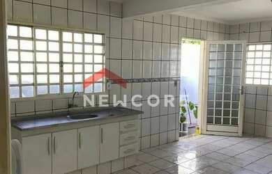 Imagem: A casa possui 3 Dormitórios, 2 Banheiros, 4 Vagas na garagem