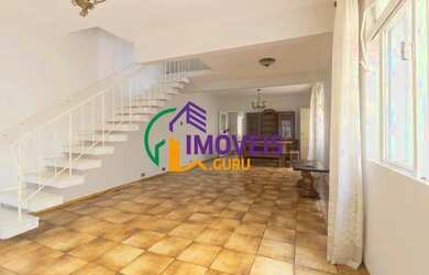 Imagem: A casa possui 3 Dormitórios, 4 Banheiros, 3 Vagas na garagem