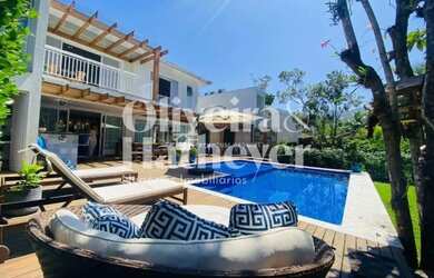 Imagem: A casa em condomínio possui 5 Dormitórios, 5 Banheiros, 4