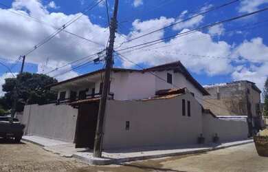 Imagem: A casa em condomínio possui 5 Dormitórios, 5 Banheiros, 3