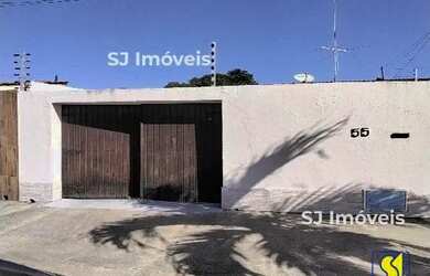 Imagem: A casa possui 3 Dormitórios, 2 Banheiros, 2 Vagas na garagem