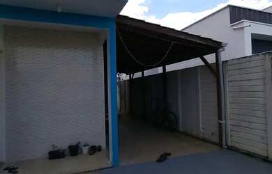 Imagem: A casa possui 3 Dormitórios, 1 Banheiro, 1 Vaga na garagem